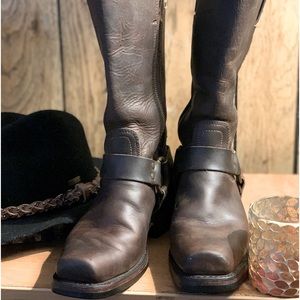 ‘Frye Harness Boots’ 12R, with zippers!’ 💃🏾